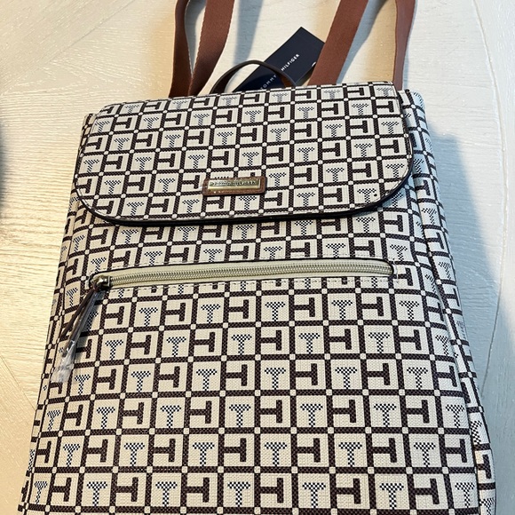 New with tag Tommy Hilfiger backpack. - Picture 4 of 4